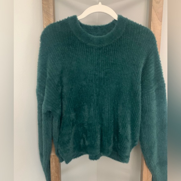 NWT Abercrombie & Fitch sweater - Picture 2 of 6